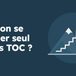 Peut-on se soigner seul de ses TOC ? Illustration d'un escalier montant vers un drapeau au sommet d'une montagne